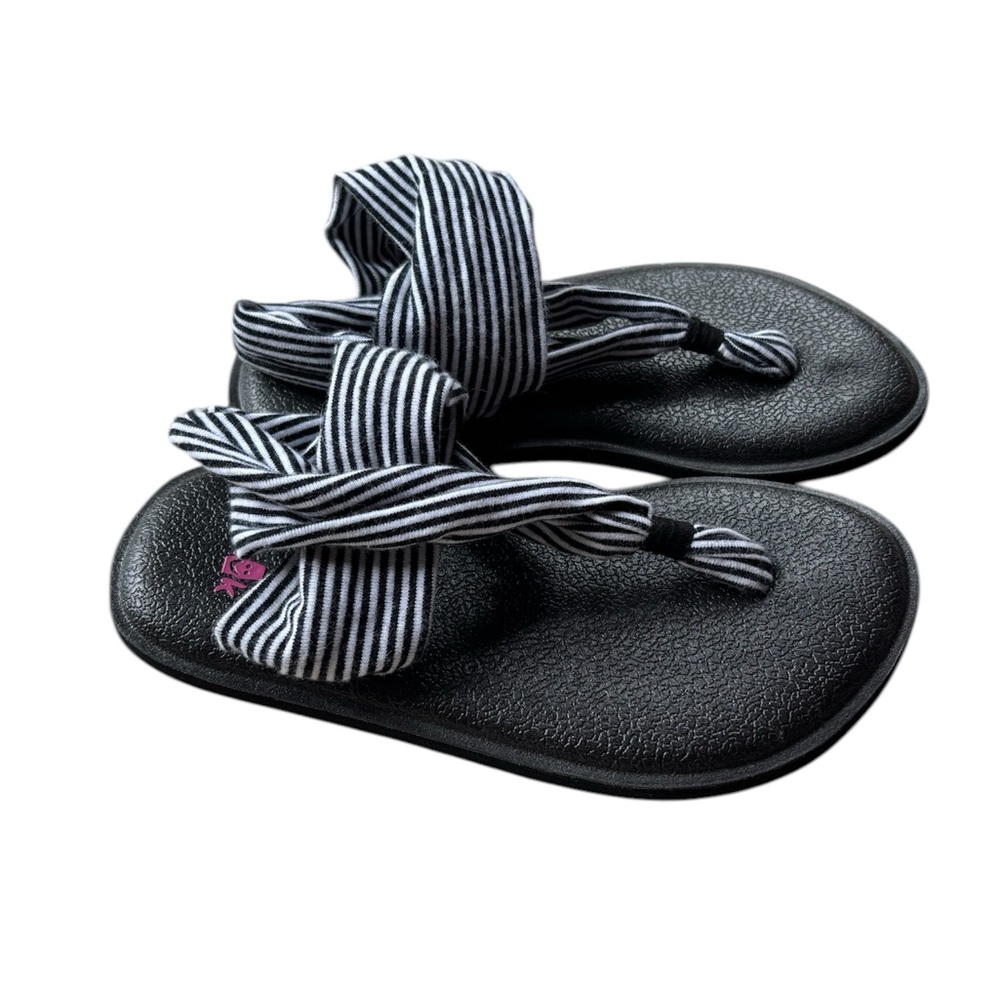 Sanuk Girls lil yoga sling Black and White Striped Sandals size 11 / 12